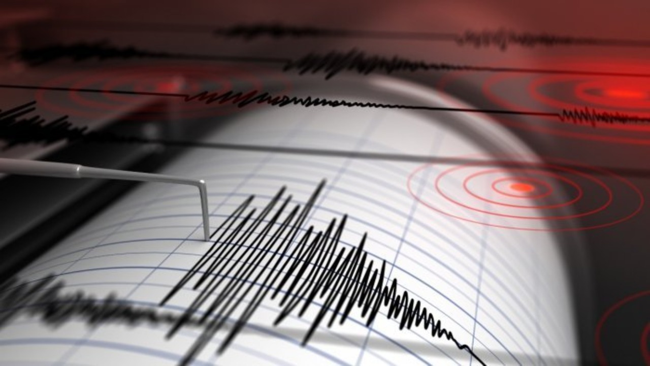 An earthquake hits Hassan, and the residents leave the house in fear. Earthquake Hassan: The earth shook again in different places in the city of Hassan.  People who are out of the house