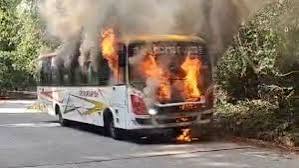 ಶಿವಮೊಗ್ಗ :ಹುಲಿಕಲ್ ಘಾಟಿಯಲ್ಲಿ ದುರ್ಗಾಂಬಾ ಬಸ್ ಗೆ ಬೆಂಕಿ ; ಕುಂದಾಪುರದಿಂದ ಶಿವಮೊಗ್ಗಕ್ಕೆ ತೆರಳುತ್ತಿದ್ದ ವೇಳೆ ಅವಘಡ, ತಪ್ಪಿದ ಬಾರಿ ಅನಾಹುತ...!!